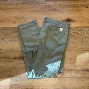 American Eagle Men's Green Chino Pants